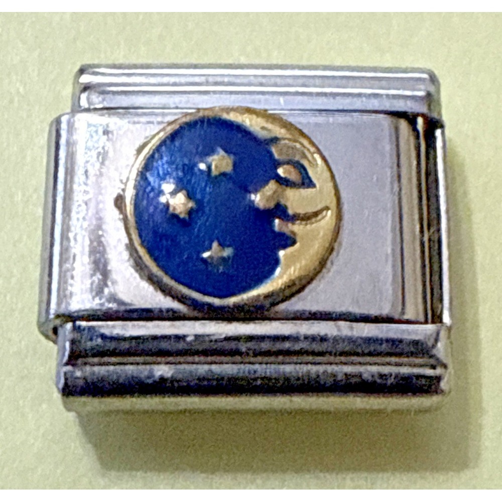 (22) -  9mm  Italian Charms Circle with Gold Moon Face and Space with 3 Stars